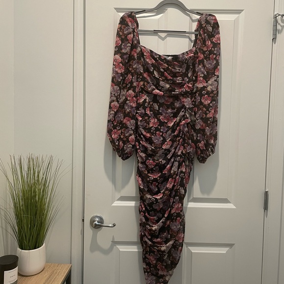 ASTR The Label - Athens Floral Ruched Midi Dress - Picture 2 of 9